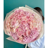 Bouquet “Soft Cloud” — 9 Pink Hydrangeas and Spray Roses