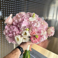 Pinky Cloud” – Pink Hydrangeas, Lisianthuses and Roses Bouquet – Fresh Flower Delivery