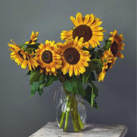 Букет из подсолнухов в вазе "Цветочный аромат"