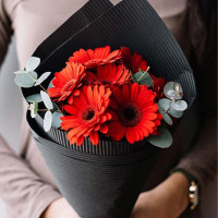 Букет из красных гербер "Кровавая Мэри" для мужчины, букет для него