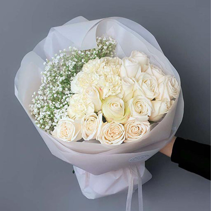 Siam” White Flowers Mix – White Roses and Baby’s Breath, Pure and Elegant — fresh bouquets to your taste