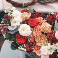 Mix Paradise” Large Mixed Seasonal Flower Bouquet in a Hat Box