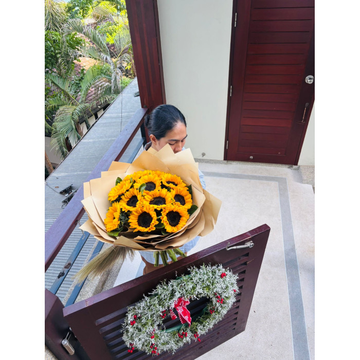 Bouquet Of 11 Golden Sunflowers Helios” in craft paper — elegant bouquets for any occasion