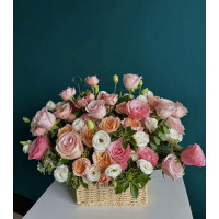 Букет свежих цветов из роз и сезонного микса "Тайский рассвет"