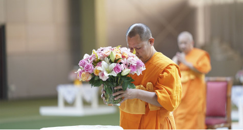 Подношение цветов божествам и символика цветов в религиях